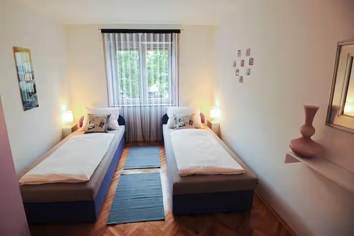 Radnički smještaj Rijeka — soba s odvojenim krevetima